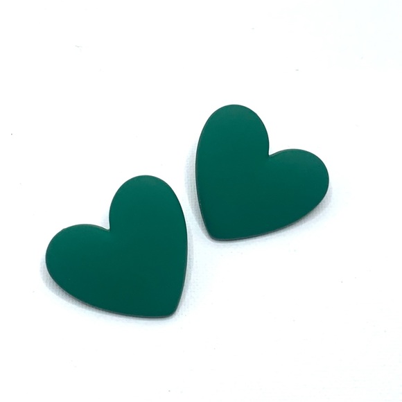 🌟2/$25 Oversized Matte Green Love Earrings - Picture 3 of 5